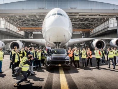 Porsche Cayenne estabelece recorde ao rebocar o maior avião de passageiros do mundo